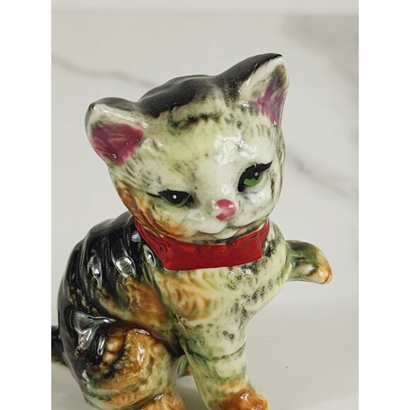 Mini Cat Kitten Kitty w/ Red Bow Figurine Green Eyes Porcelain 3" Year 80's Vtg - Picture 2 of 12